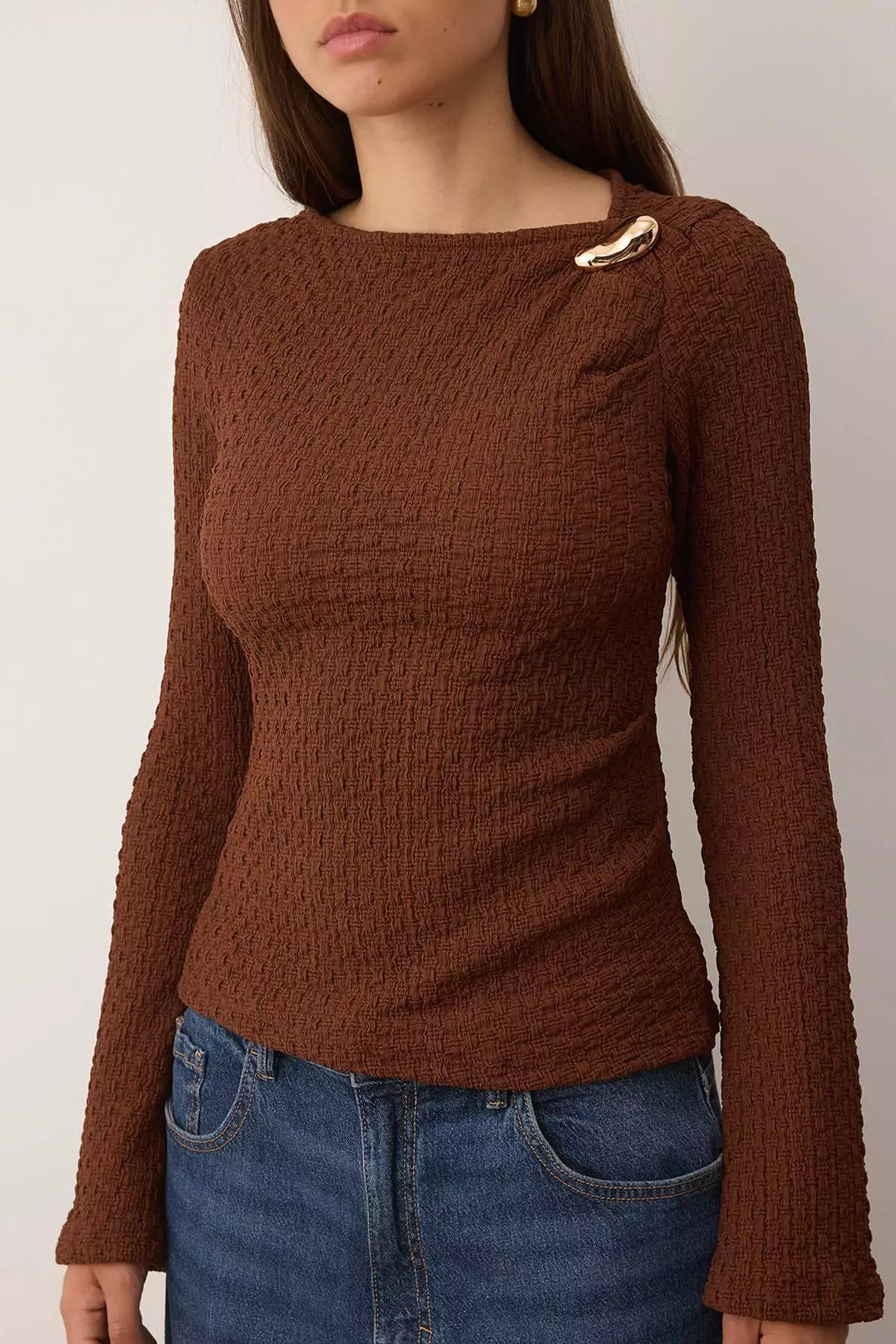Brown Fitted/Fits-Your-Body Accessory Detailed Textured Long Sleeve Flexible Knitted Blouse Twoaw26Bz00134