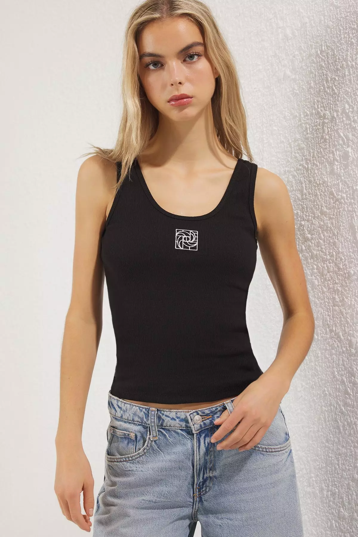 Black Embroidered Fitted/Body-Sit Pool Neck Ribbed Flexible Knitted Undershirt Twoss22Al0042
