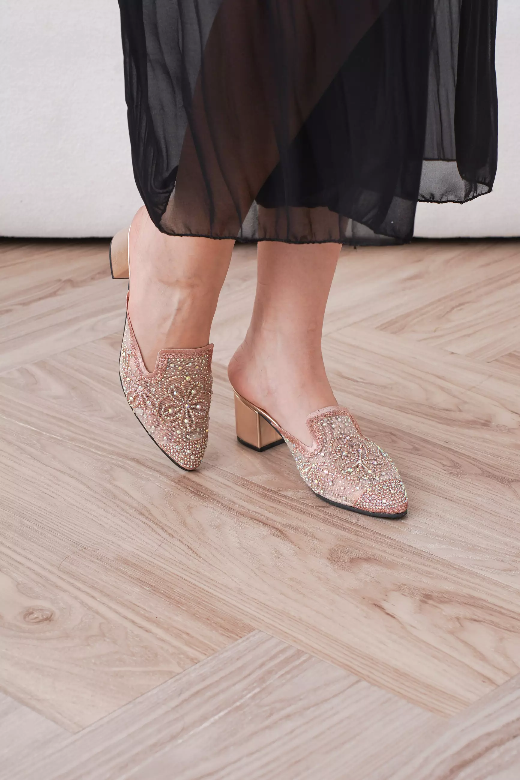 Lotuna Sandal Slop Wanita pesta