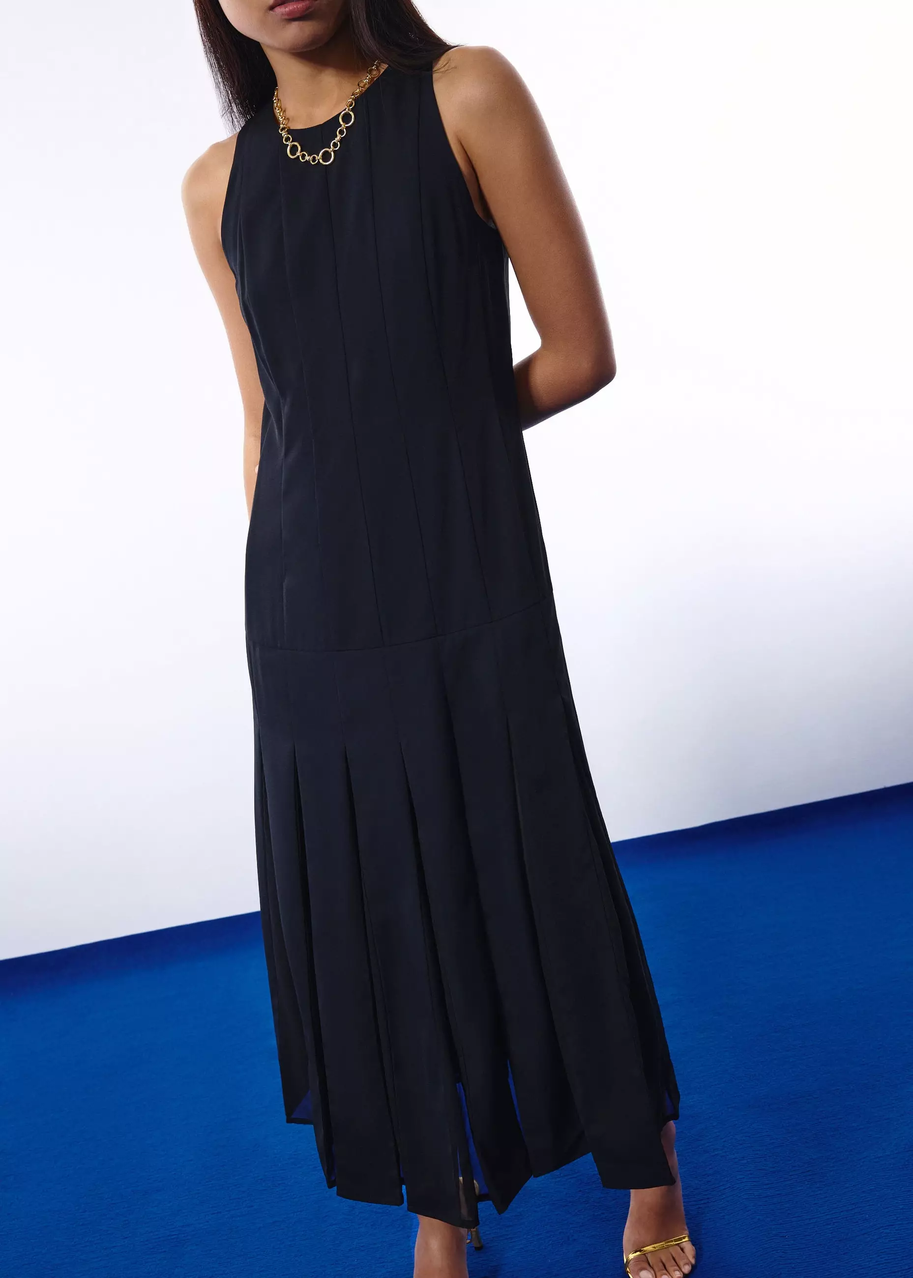 Dress Wanita - Round Neck Kick Flare Midaxi Dress