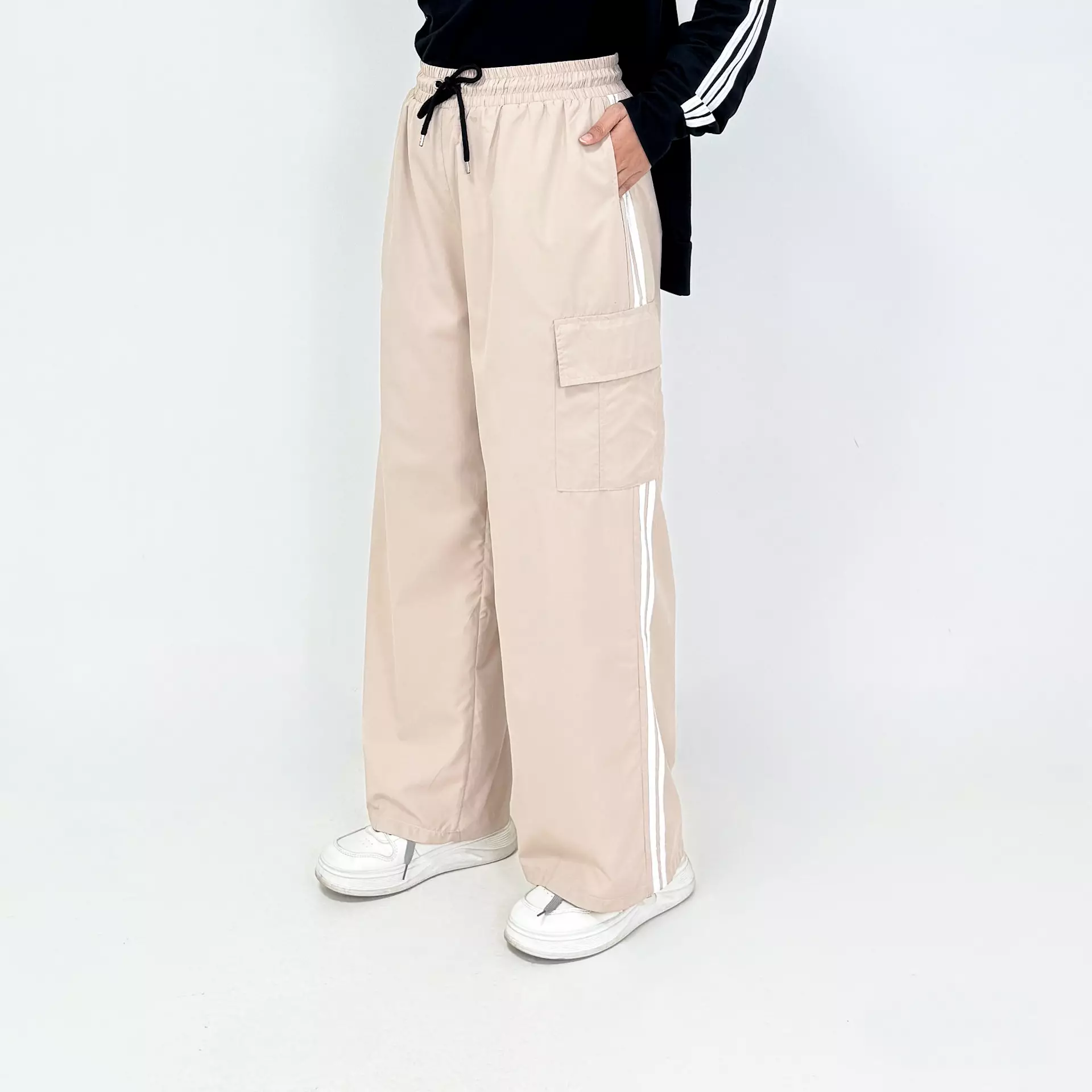 Set Sporty Jacket Manda HITAM KREM Setelan Baju Olahraga