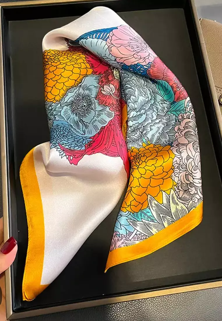 Aksesoris Scarf Horse Flora Motif Silky Square Satin Scarf Segi Empat Ukuran Kecil White & Multi