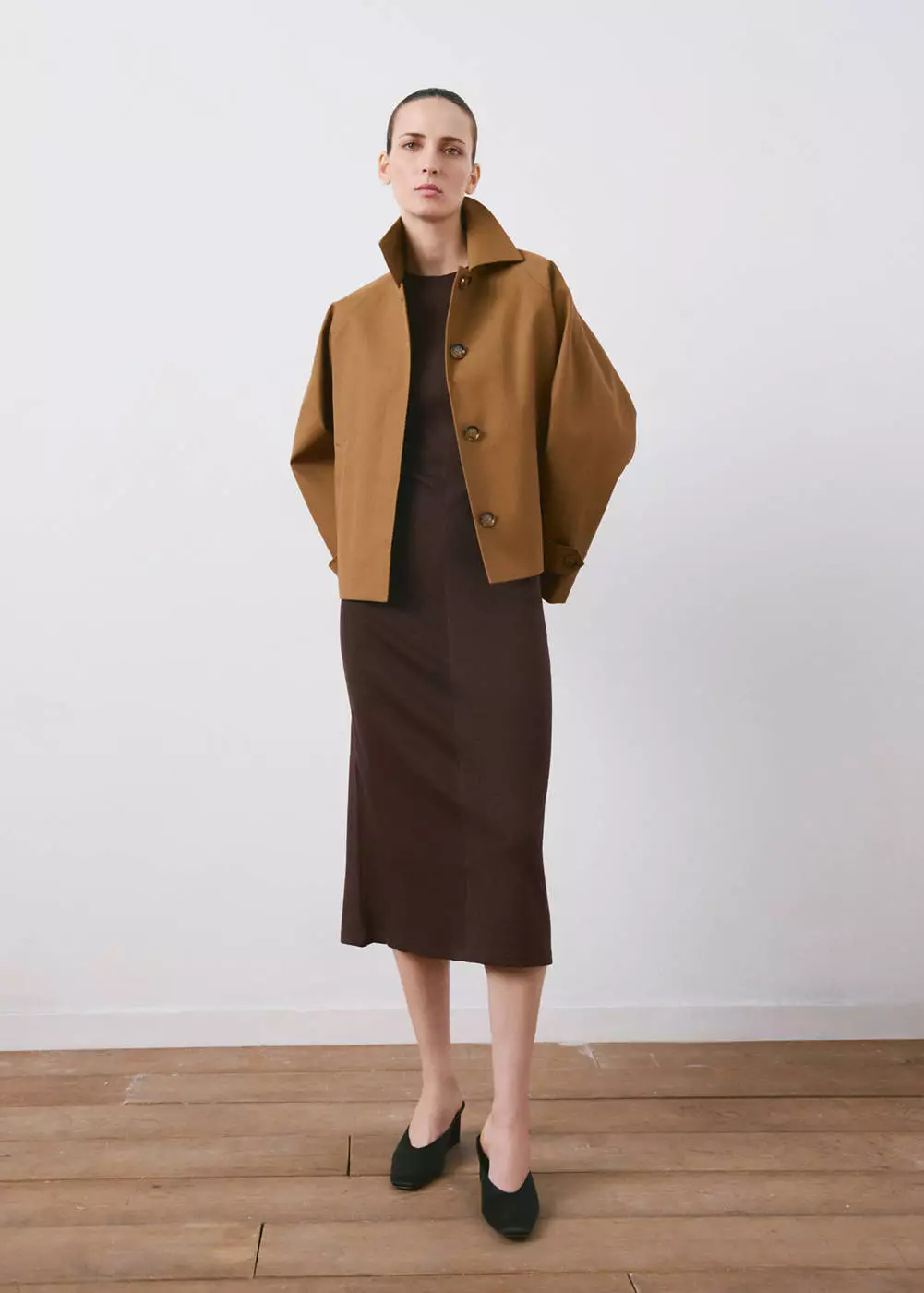 Gaun midi dengan detail drape