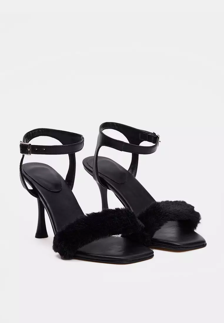 Black Fur Detailed Classic Heeled Shoes
