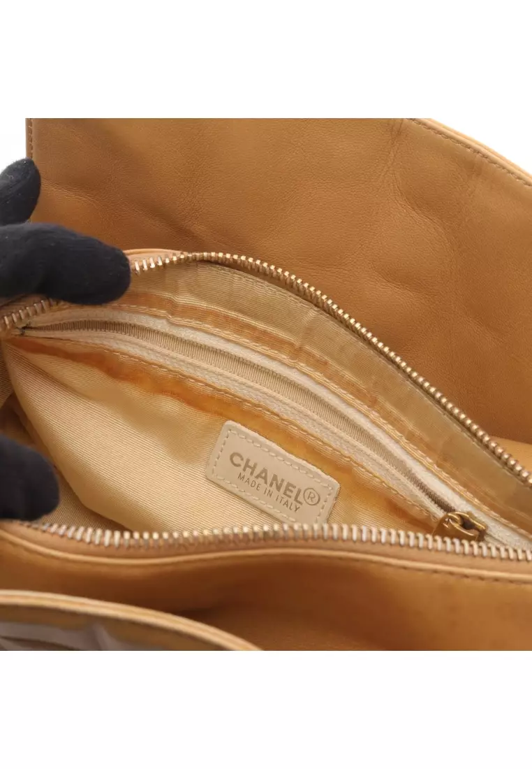 Pre-Loved Chanel chocolate bar Handbag leather beige gold hardware