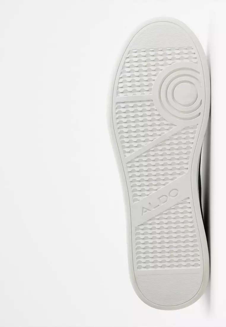 Robie Low-Top Sneakers