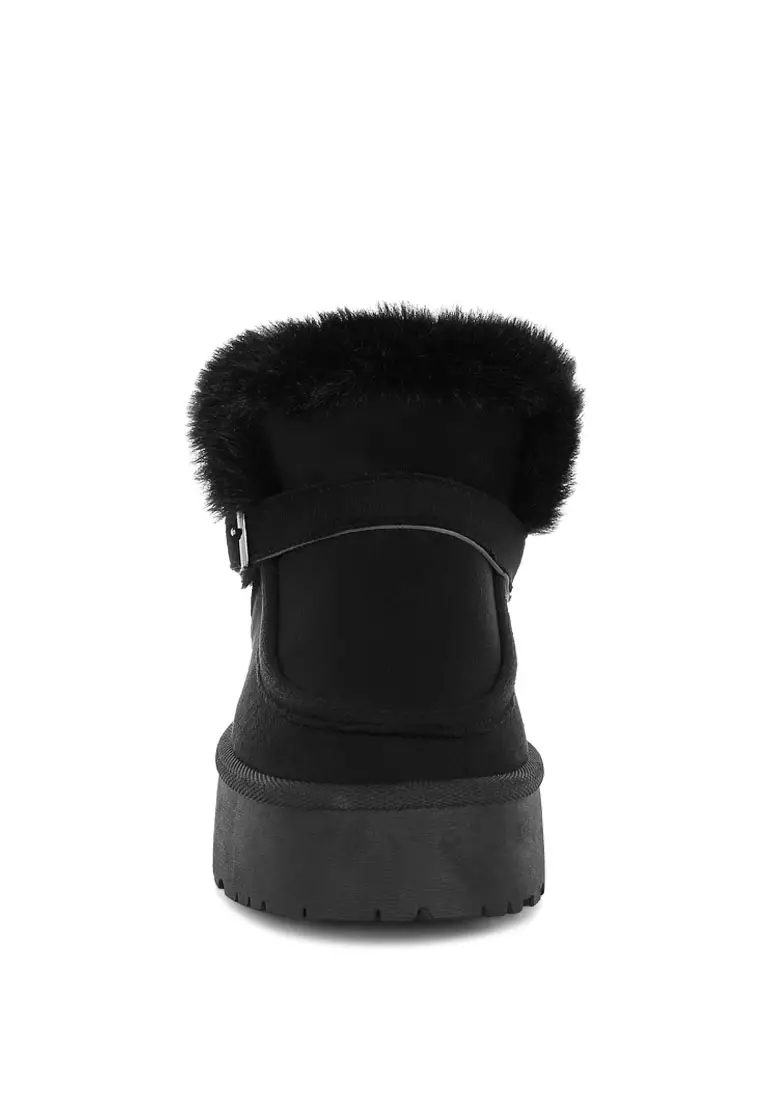 Pin Buckle Detail Snow Boots in Black