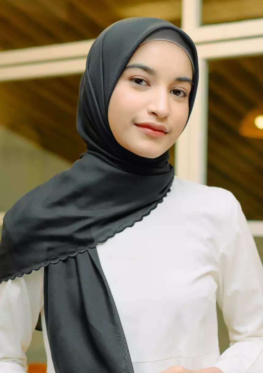 Anna Classic Square (Hijab Voal Bordir Segiempat) Black