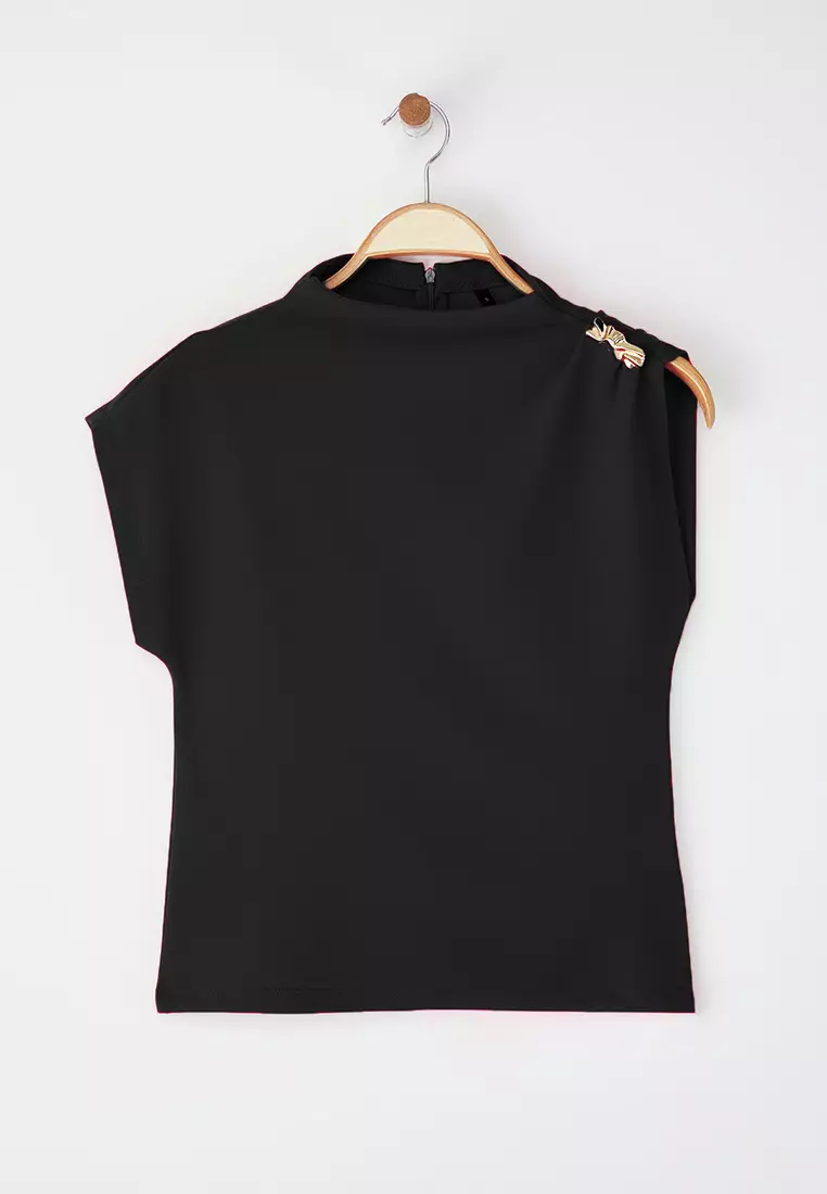 Black Fitted/Body Sitting Accessory Detail Draped Elastic Knitted Blouse TWOSS25BZ00044