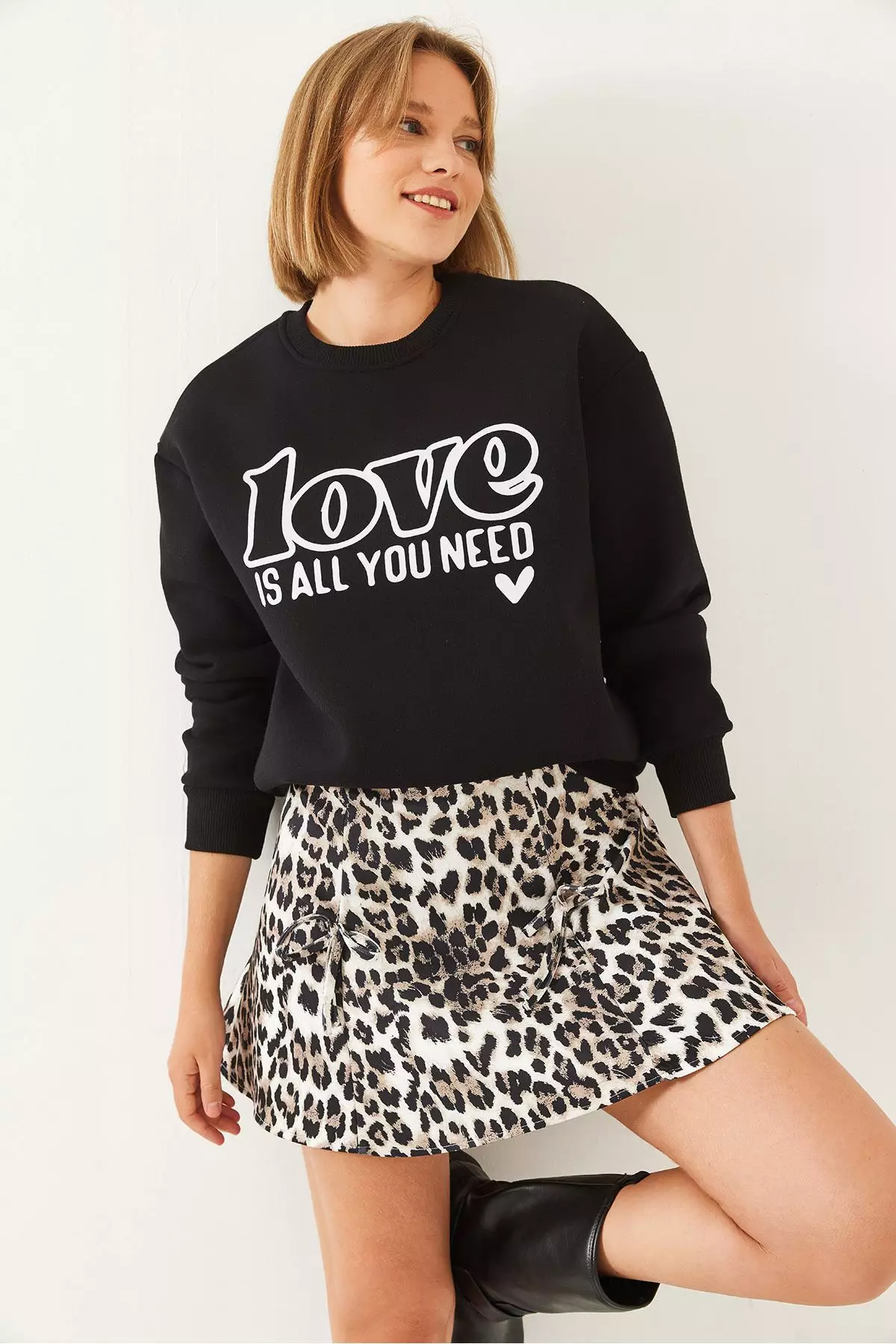 Women's Loose Cut Round Neck Sweatshirt Mbhs022 60601022