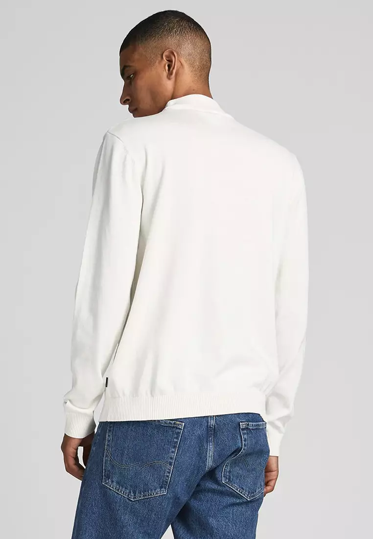 White deals neck sweater