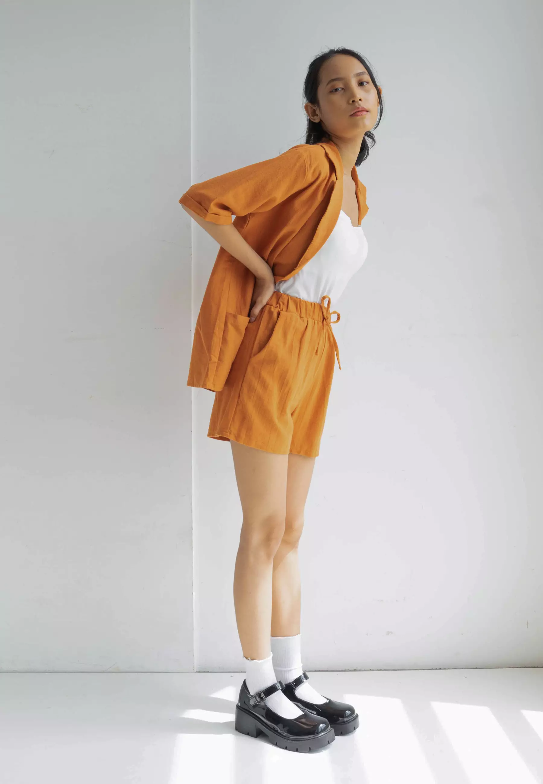 Houseofcuff Meadow Set in Bronze Setelan Blazer & Celana Pendek Linen