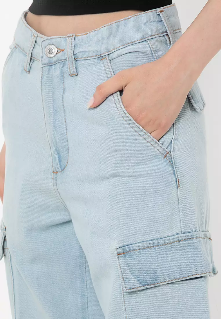 Wide Leg Cargo Jeans