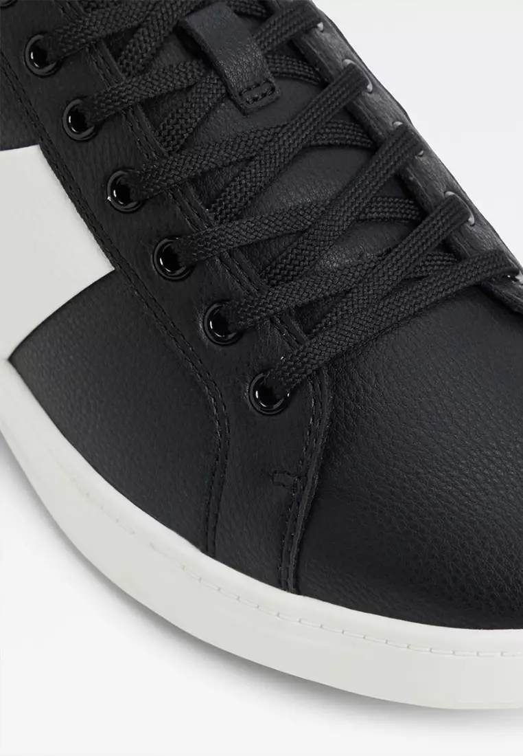 Ozzy Low-Top Sneakers