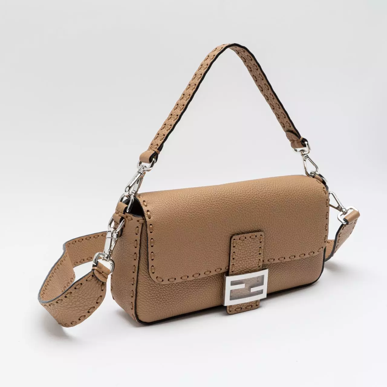 Baguette Selleria Bag with 612 Hand-Sewn Topstitches Beige