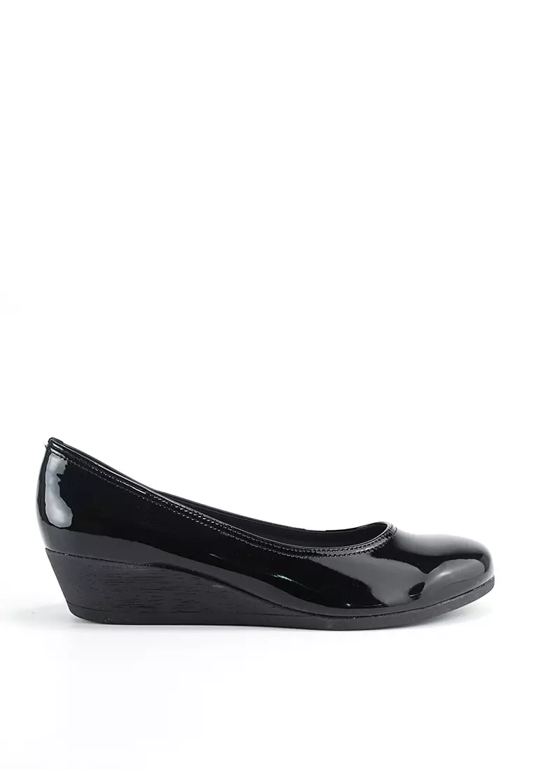 Wedge pumps clearance