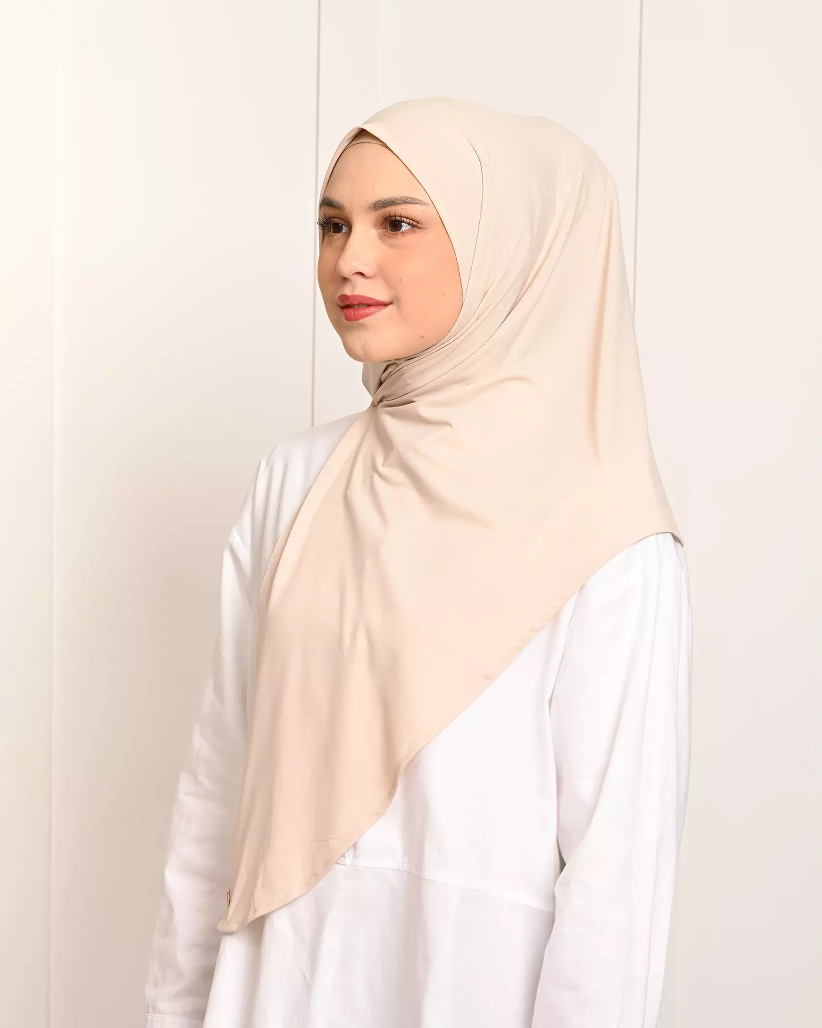 Geulis.id ADIBA INSTANT JERSEY SLIP-ON (6 warna) Hijab - BEIGE