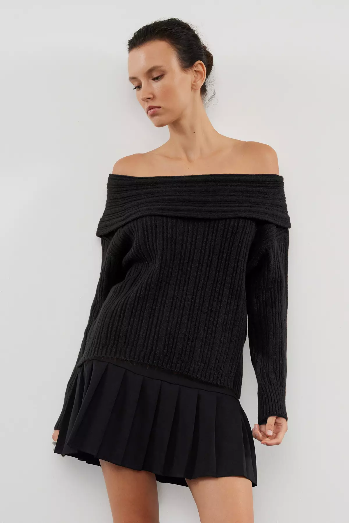 Black Soft Textured Carmen Collar Knitwear Sweater Twoaw25Kz00076