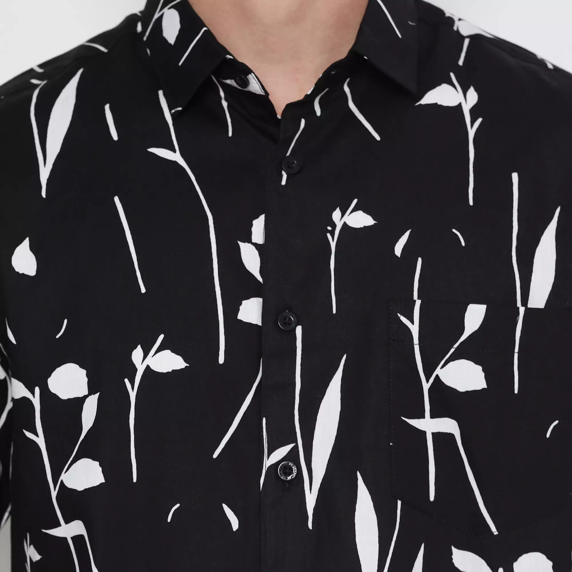Platini Kemeja Motif Pria Lengan Pendek Katun Hitam 132211