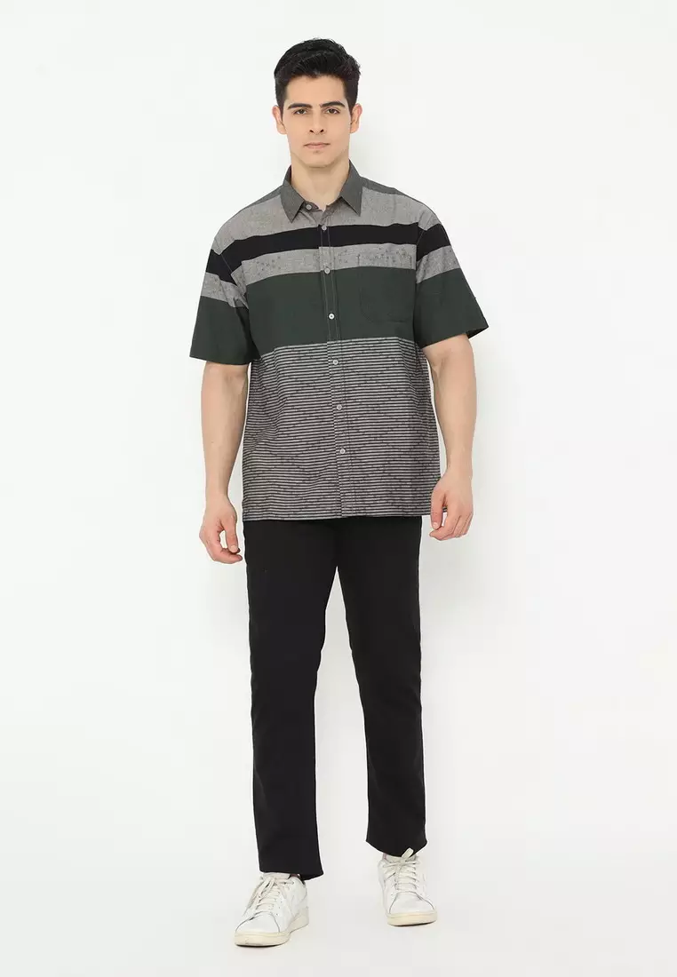 POLICE Kemeja Border Printing Regular Fit Pria