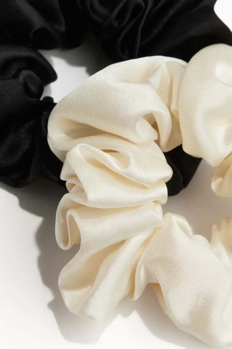 2-pack silk scrunchies
