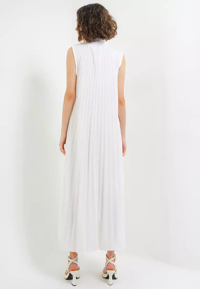 Highcollar Pleated Sleeveless Long Dress