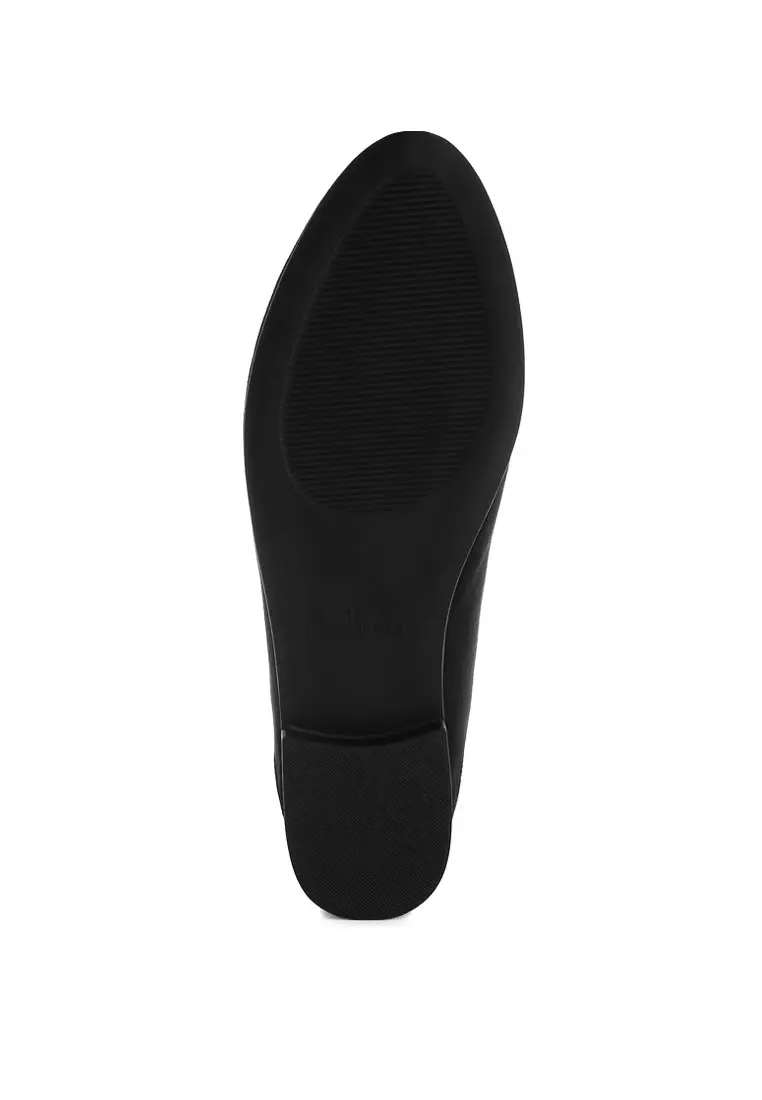 Sepatu Loafer Datar Hias Horsebit dalam Warna Hitam