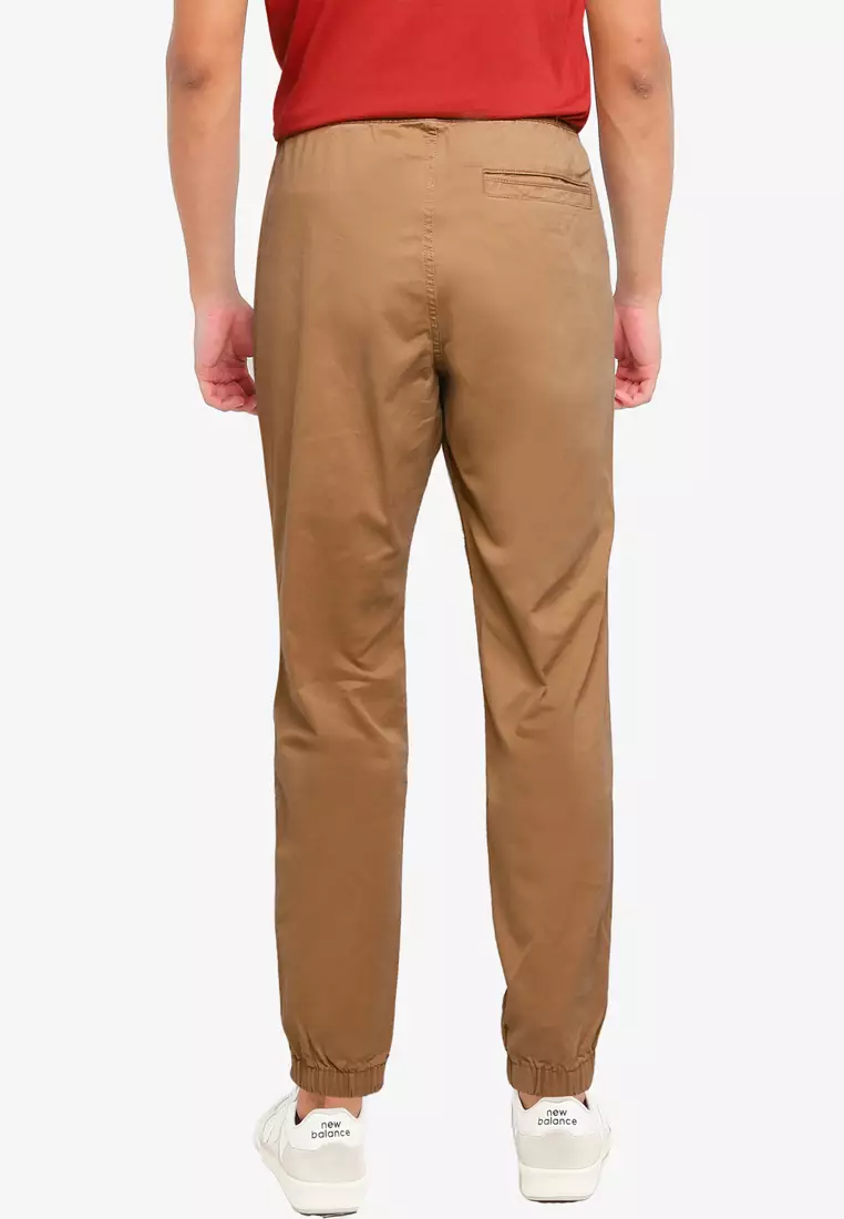 Gap Men's Cotton Khaki Slim Taper Fit Cargo Pants in Acorn Brown