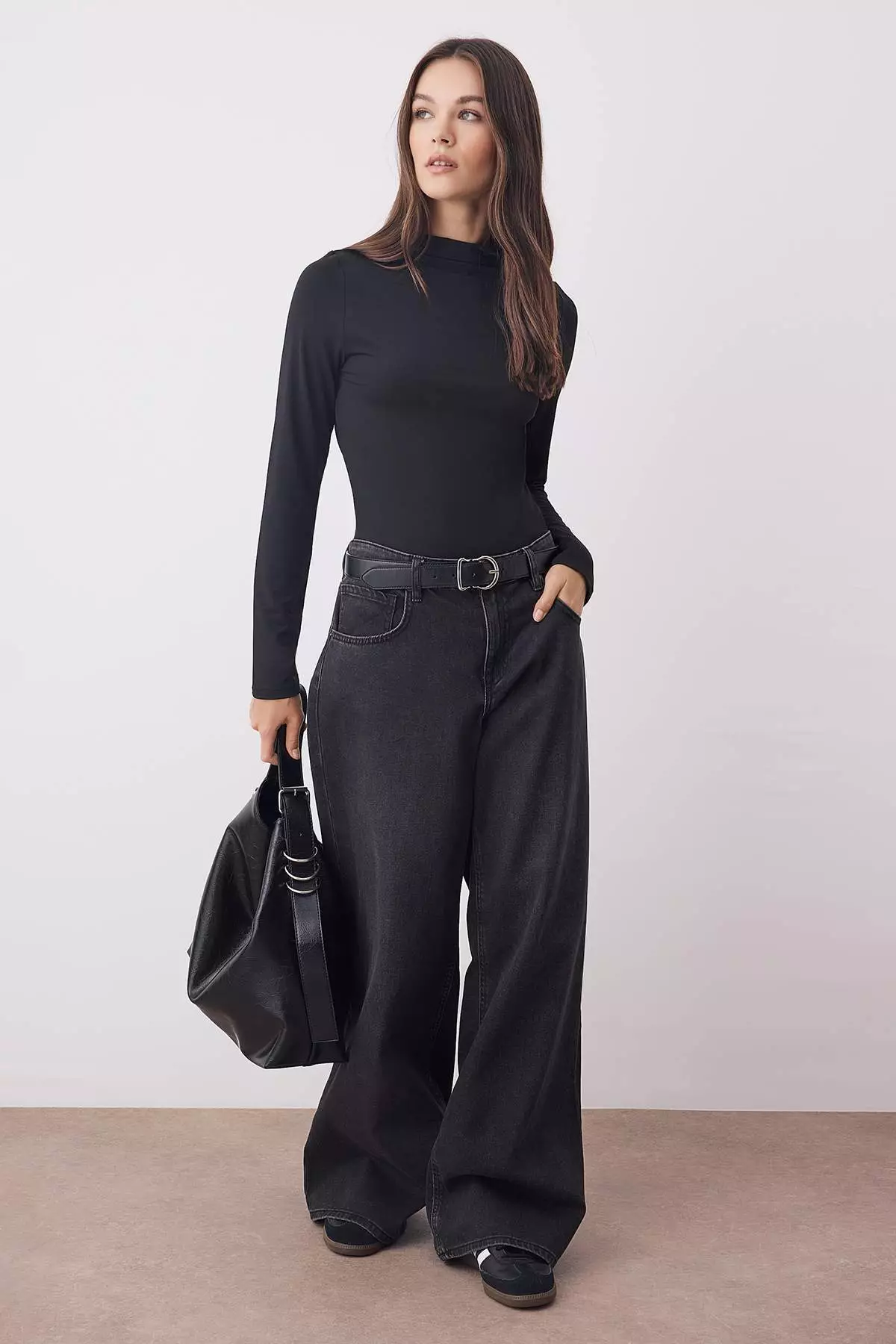 Black Fitted/Fits The Body Long Sleeve Snap-Front Flexible Knit Bodysuit