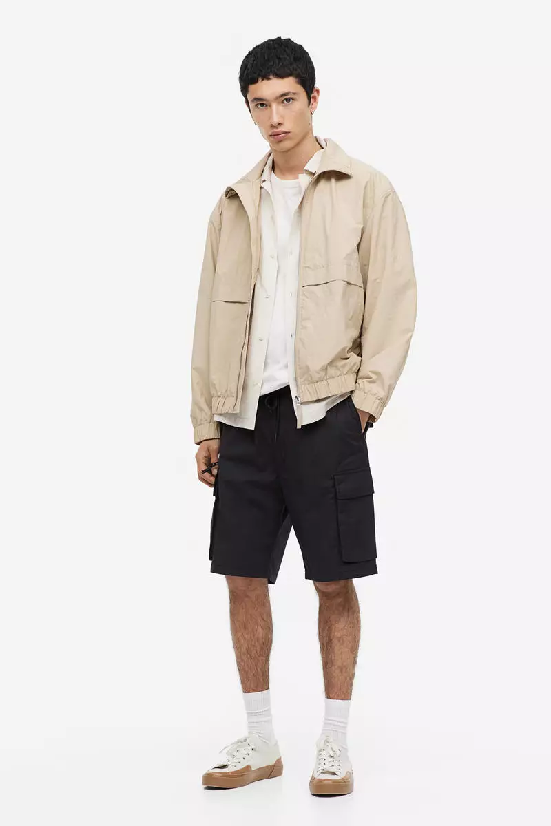 Buy H&M Regular Fit Knee-length cargo shorts 2024 Online | ZALORA ...