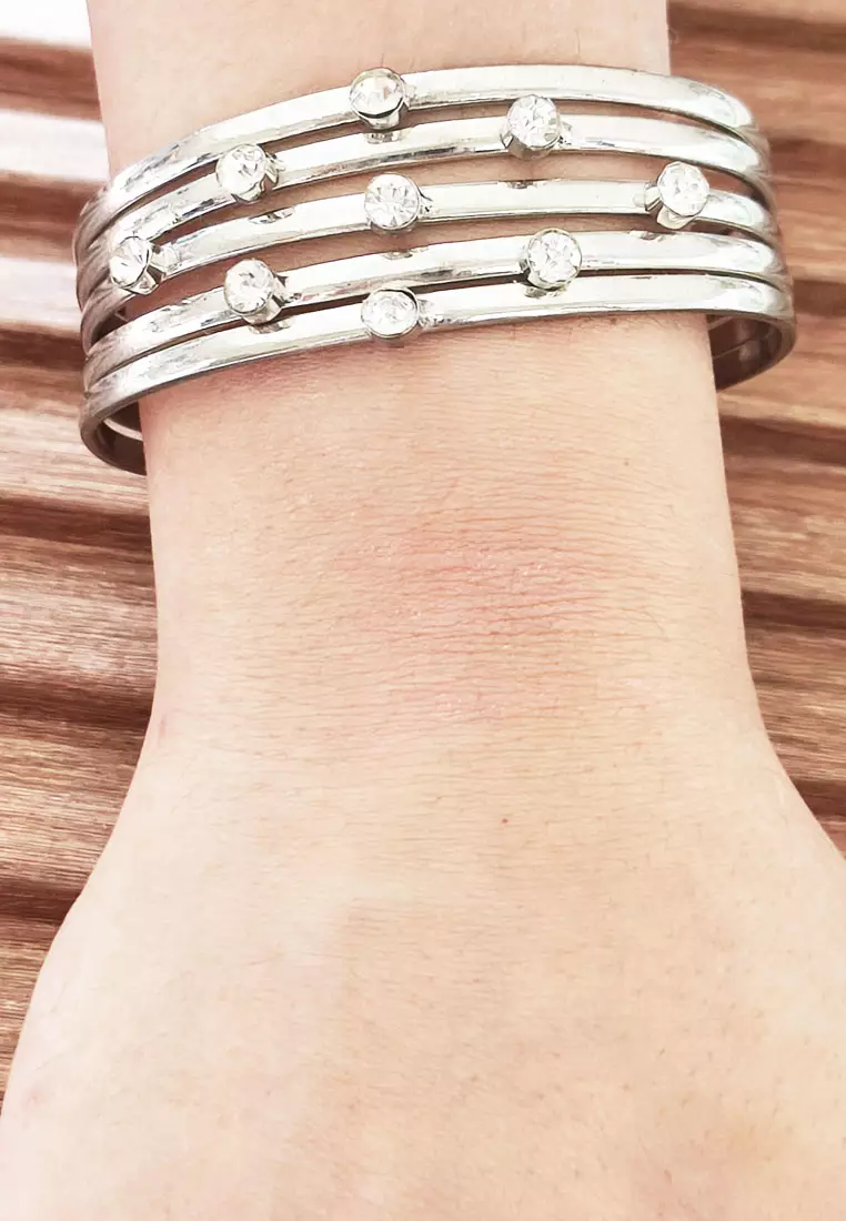 Aksesoris Gelang Wanita Diamante Studs Embellish Bracelet Silver