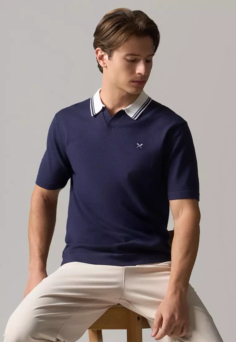 Regular Fit V-Placket Polo Shirt With Contrast Collar & Tipping In Textured Knit