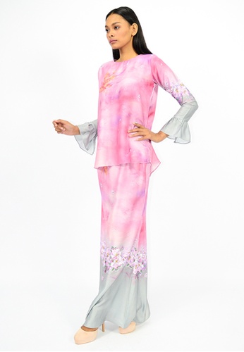 Buy Kurung Shada from Watie Collections in Pink at Zalora