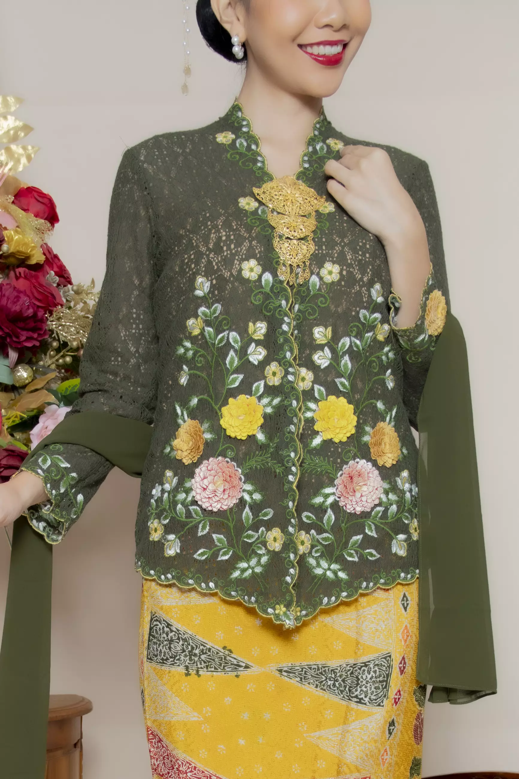 Kebaya Brokat Roses 3 Dimensi in Green Color