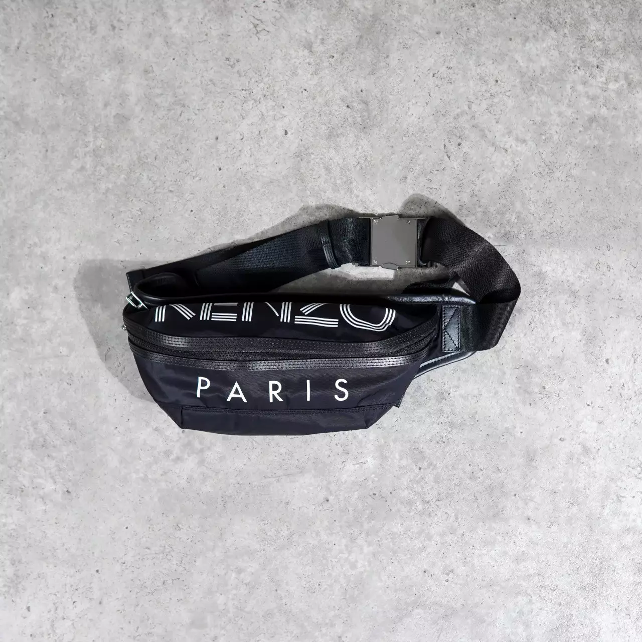 Tas KENZO PARIS TEXT WHITE BLACK NYLON WAIST BAG 100% ORIGINAL