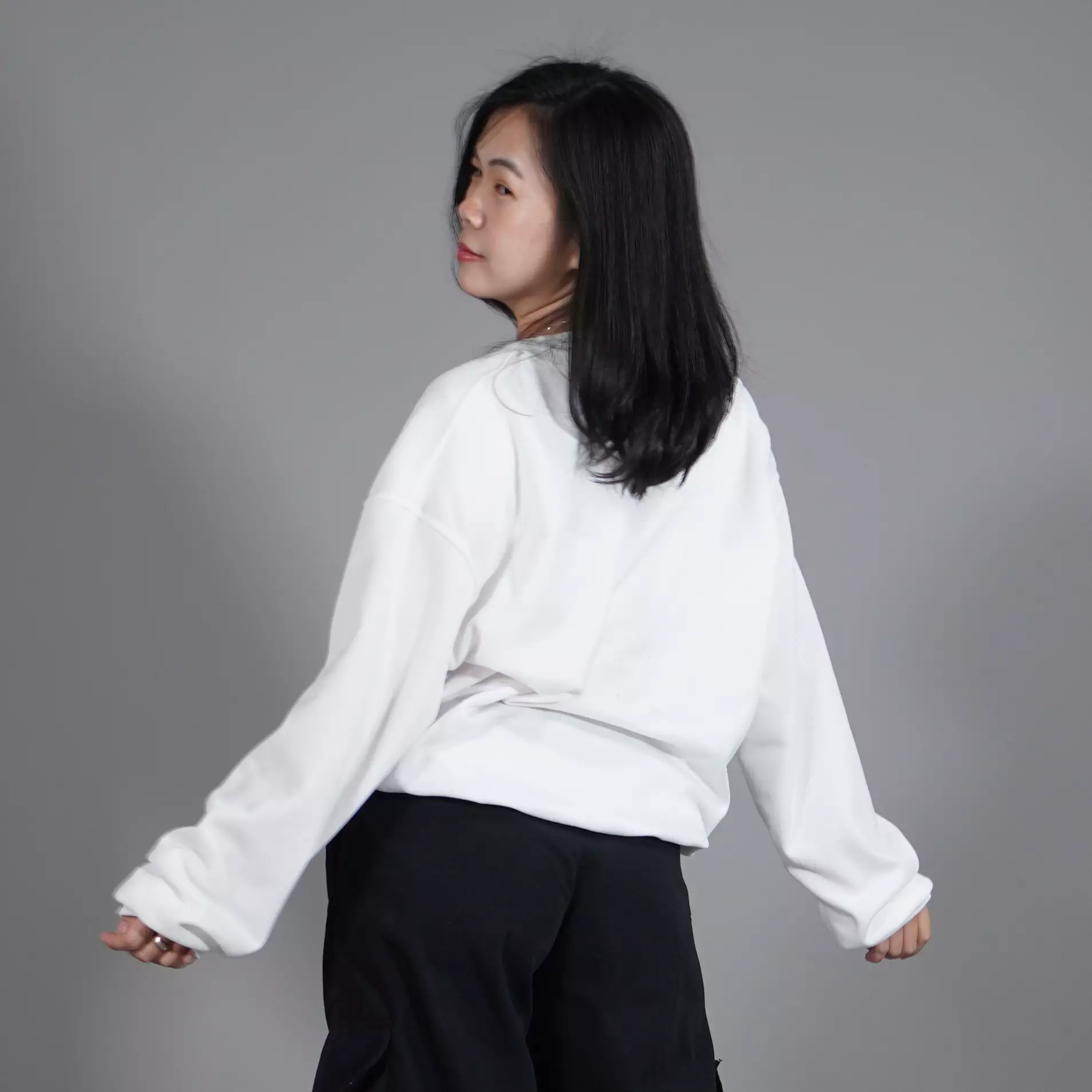 HAPPY Sweater Anime Crewneck Sweater Wanita Sweater Putih Sweater Hangat - Putih