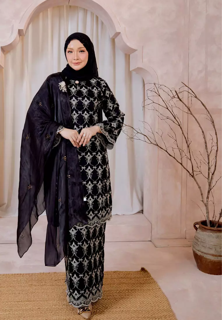 Mahsuri 2.0 Luxe Embroidery Baju Kurung Pahang Kipas Belakang
