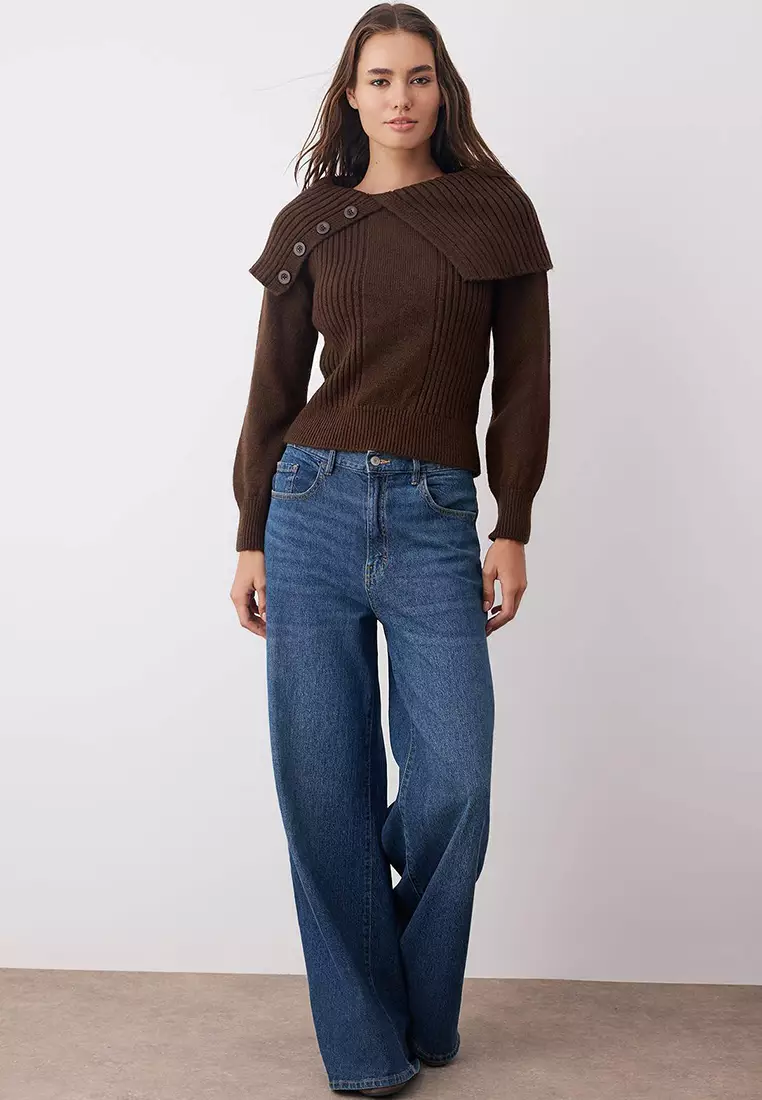 Brown Soft Texture Turn-Down Collar Knitwear Sweater Twoaw26Kz00024