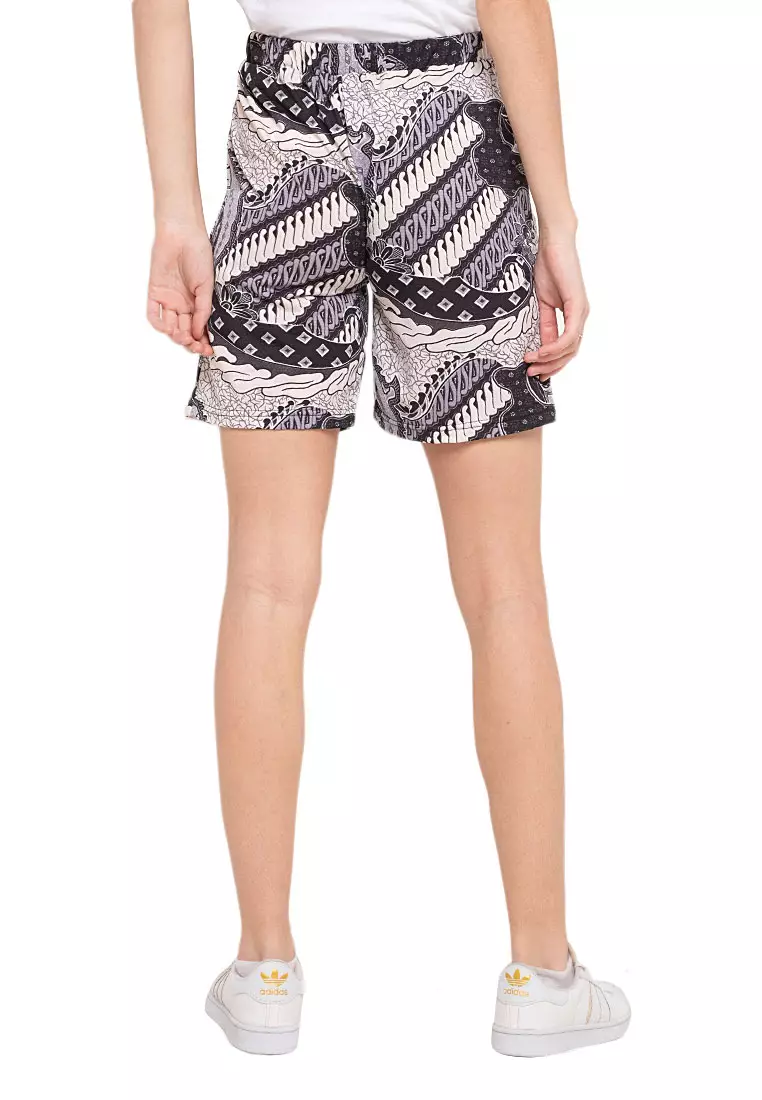 Beardsley Celana Pendek Wanita Motif Batik Design Kasual Regular Fit - Hitam