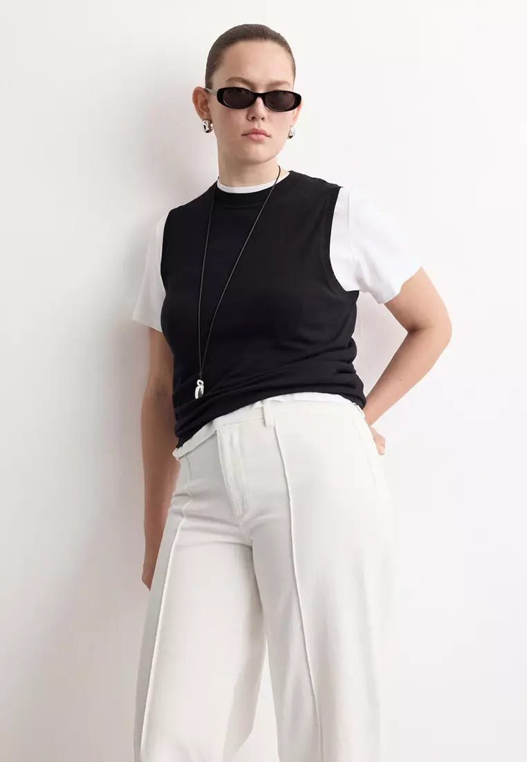 High-Waisted Wide Leg Jeans With Stitching