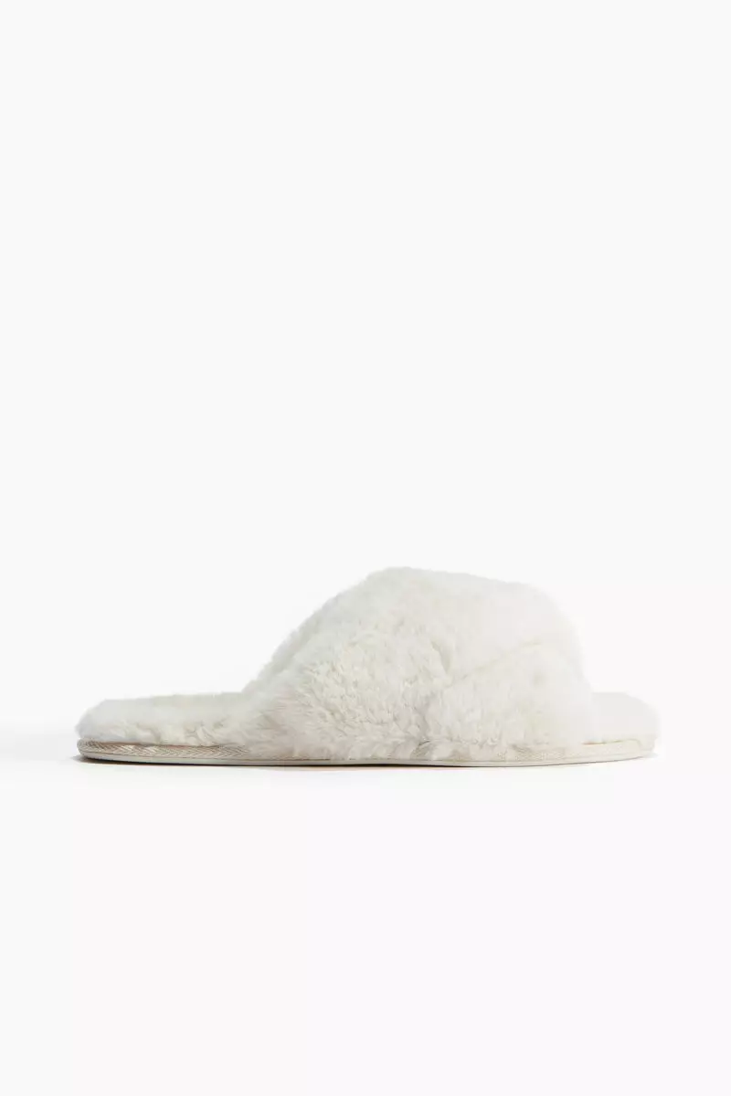 Discount on H&m  shoes - SKU: Fluffy Slippers