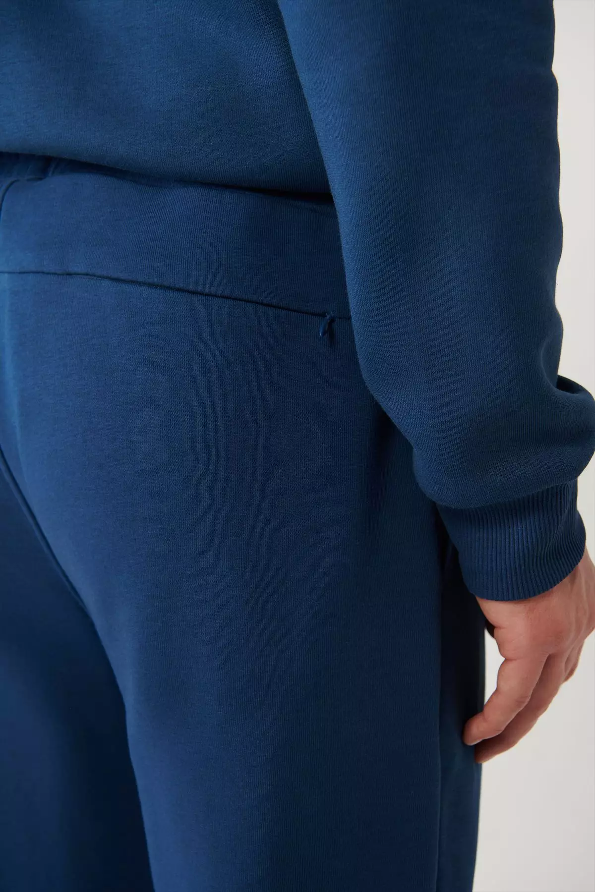 Men's Indigo Waist Tie 3 Thread Raised Printed Sweatpants A32Y3411