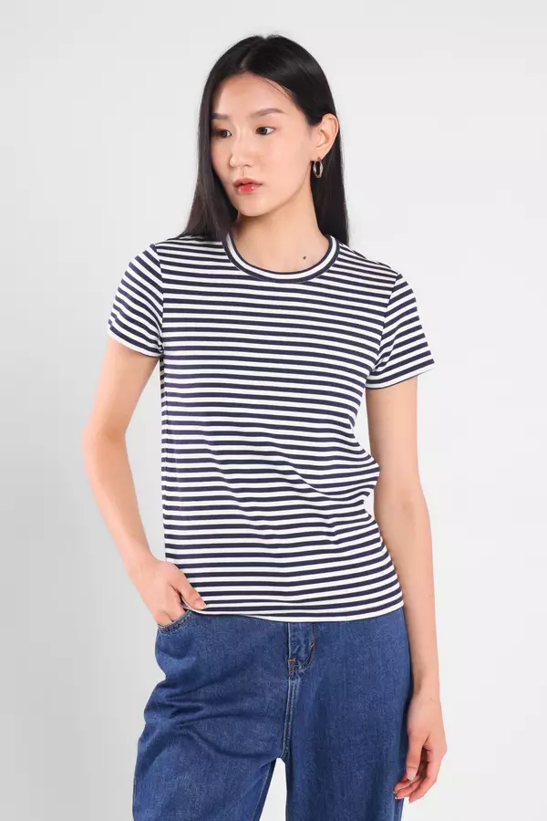 Minimal x Sarah Azka - Emma - T-Shirt Lengan Pendek Motif Garis - Navy Warna Navy