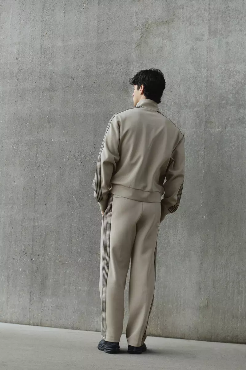 Loose Fit Sports joggers with DryMove™