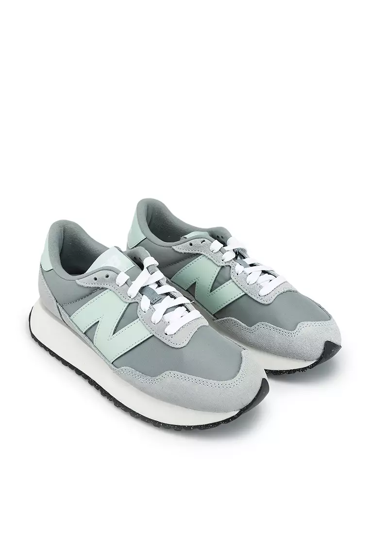 237 Classic Lifestyle Shoes