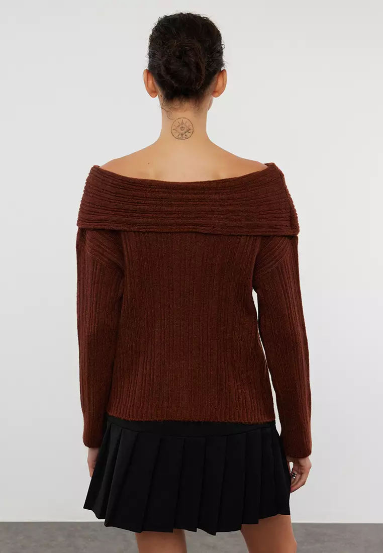 Brown Soft Textured Carmen Collar Knitwear Sweater TWOAW25KZ00076