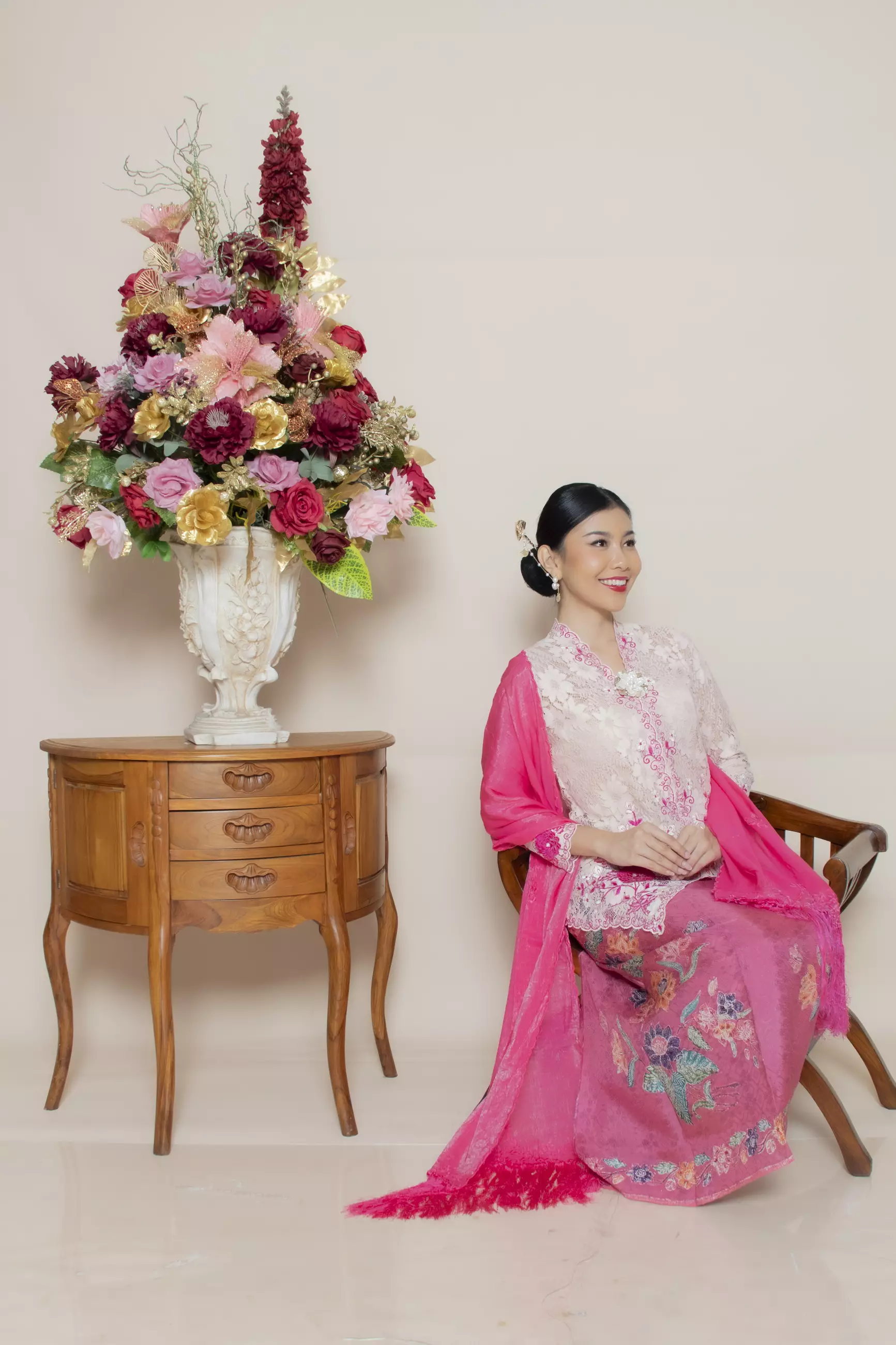 Kebaya Brokat Roses 3 Dimensi in powder pink Color