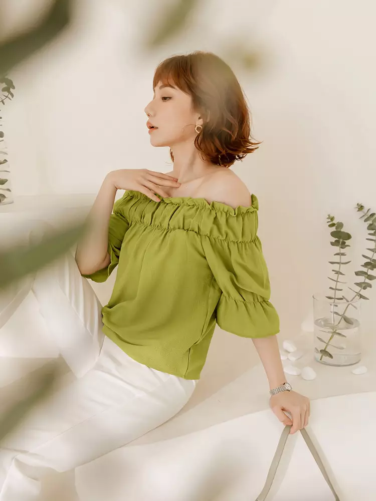 Off-shoulder short sleeve top with textured fabric [AB18625]