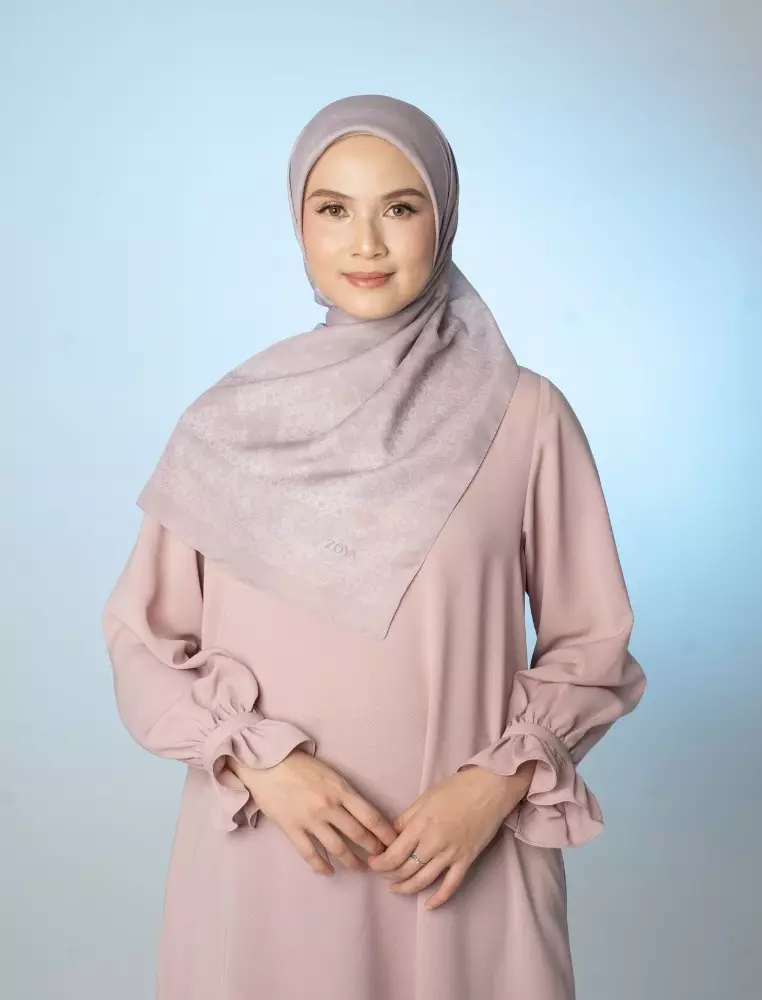 ZOLA Scarf Sand - Kerudung Hijab Segiempat Motif With Pouch Ziplock - Bahan Poly Fine - Ukuran 110x110