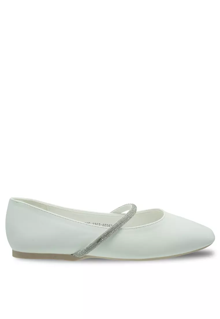 White flats for women store